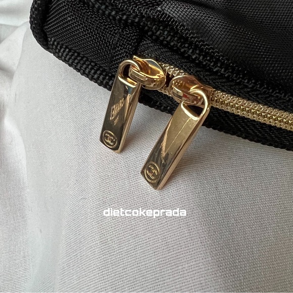 COPY - Chanel Mesh Classic Makeup Bag Gift!🎁🤩🔥Rare 💎 gem!! - Picture 2 of 6